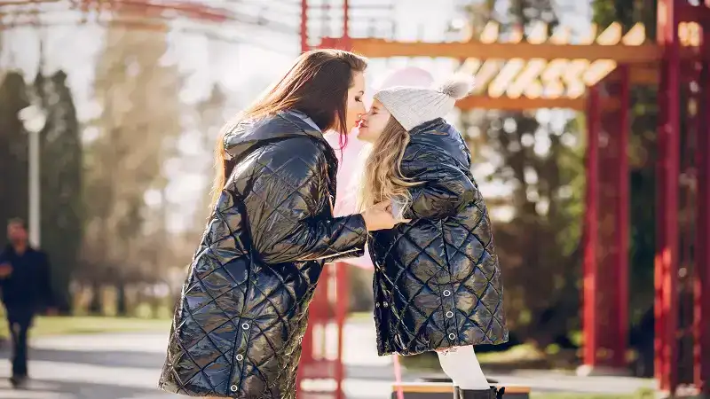 Chelsea Acton FamousParenting: Redefining Modern Motherhood with Honesty and Heart