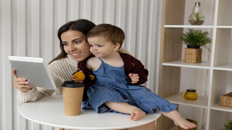 Sara Pacella FamousParenting Blogs: A Voice for Modern Parenting