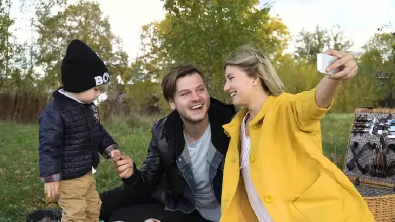 Chelsea Acton Famous Parenting